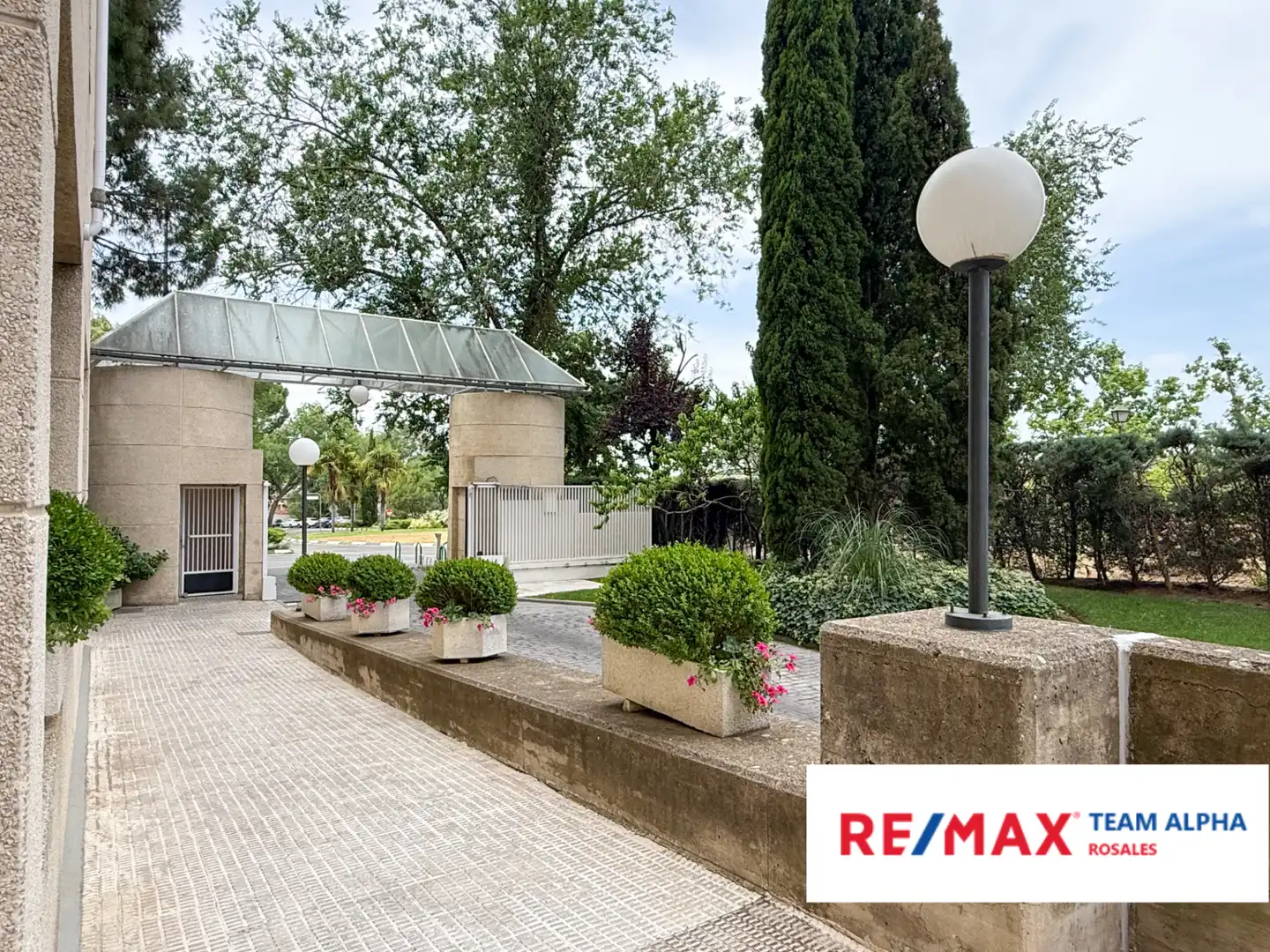 Exterior view of Flat for sale in Madrid  with Heating, Private garden and Parquet flooring