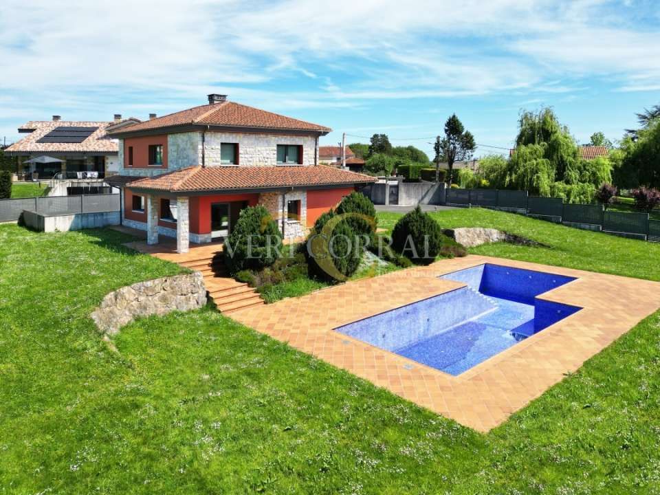 Exterior view of House or chalet for sale in Gijón   with Heating, Private garden and Storage room