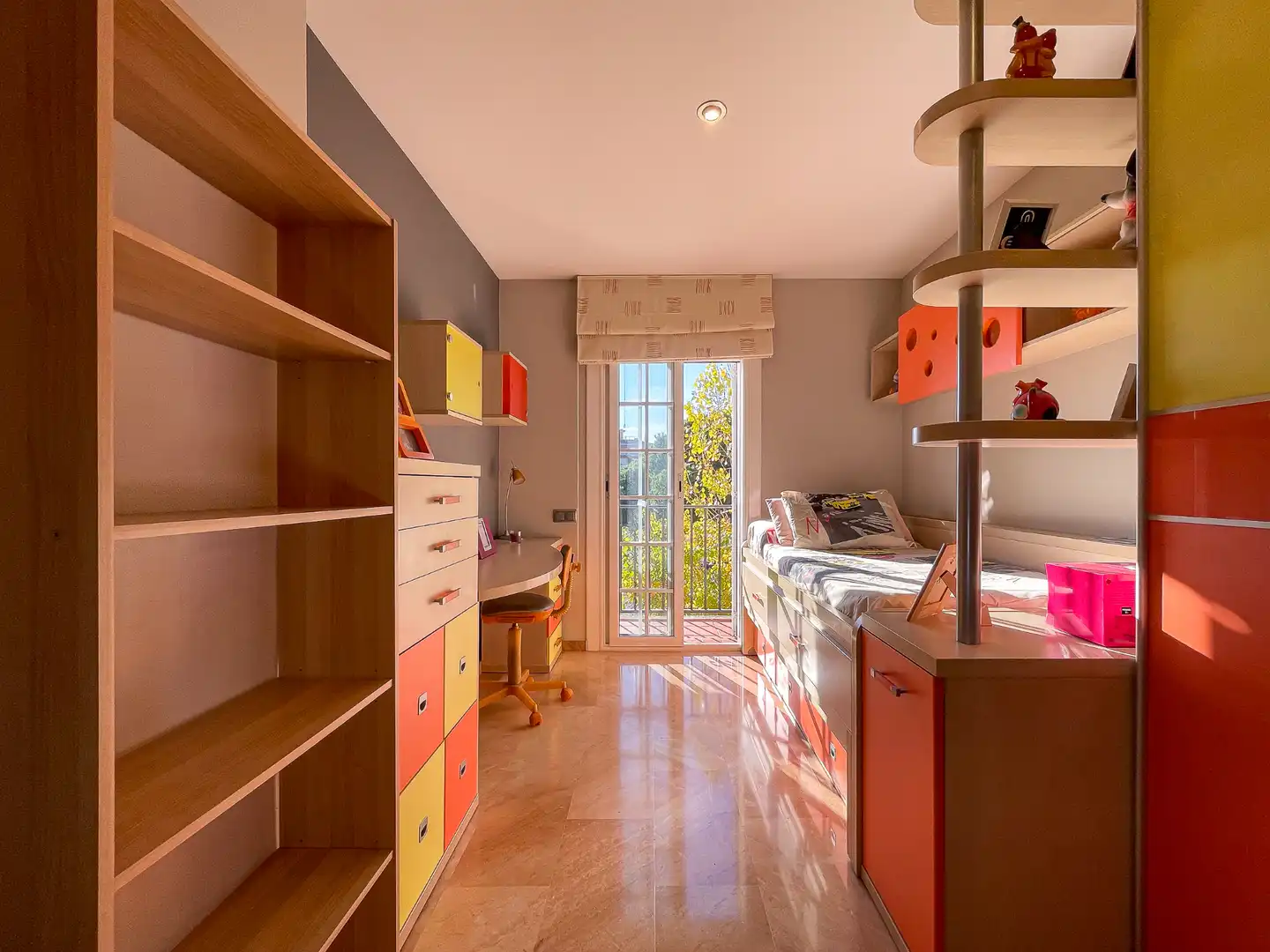 Habitación de Casa adosada en venta en Mataró con Aire acondicionado, Calefacción y Jardín privado