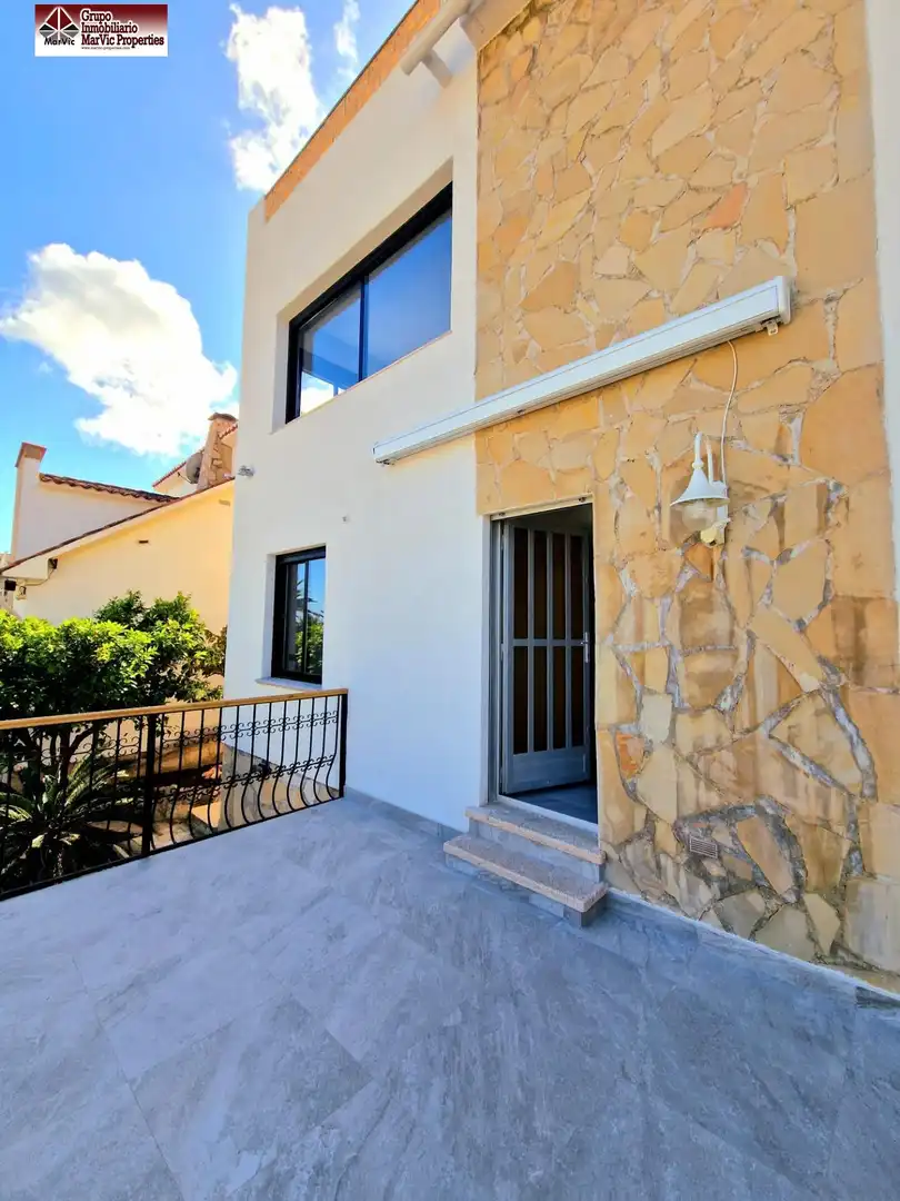Vista exterior de Casa o chalet en venta en La Nucia con Aire acondicionado, Calefacción y Jardín privado