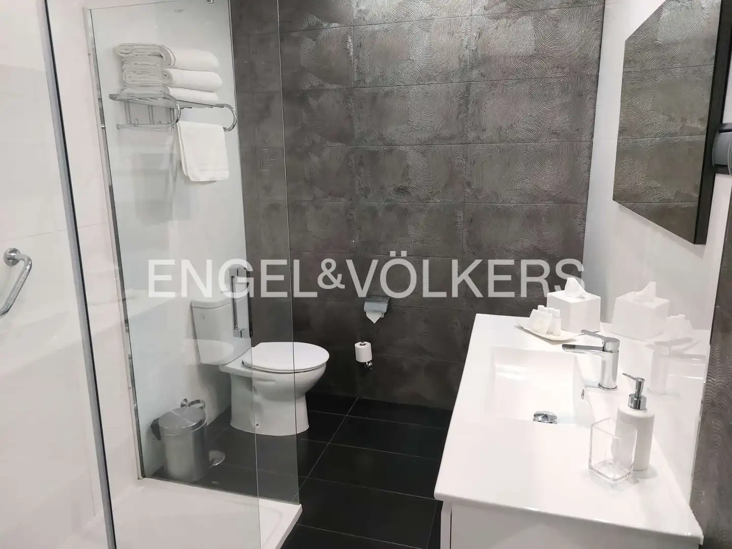 Badezimmer von Wohnung zur Miete in Madrid mit Klimaanlage, Heizung und Terrasse