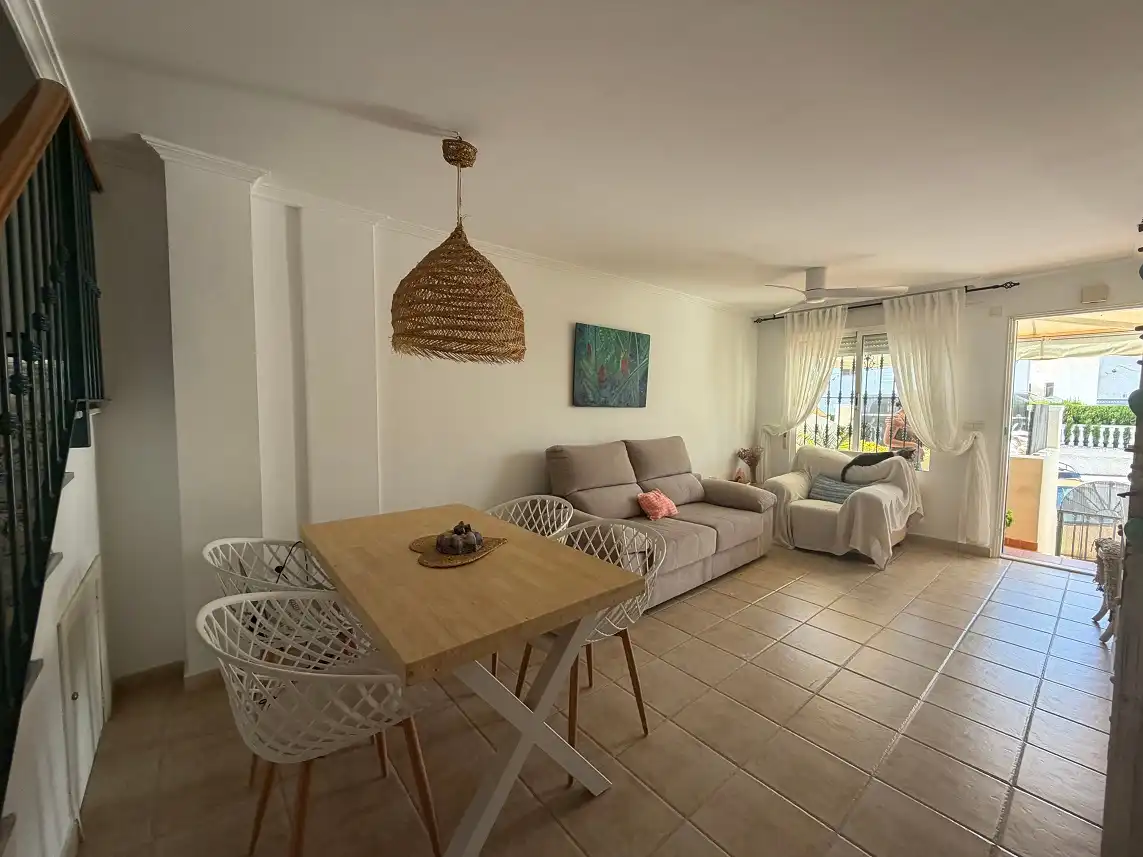 Sala de estar de Casa adosada en venta en Santa Pola con Terraza y Piscina comunitaria