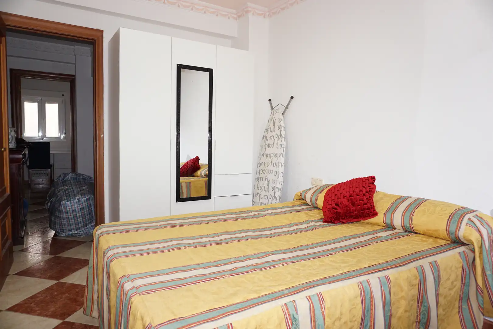 Flat with terrace to rent in Calle Halcón, imagen 3