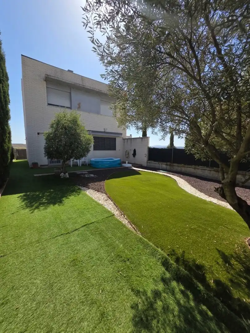 Jardí de Casa o xalet en venda en Toledo amb Aire condicionat, Calefacció i Jardí privat