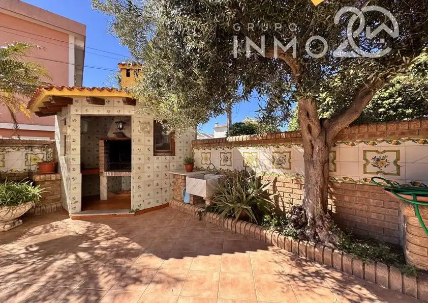 Vista exterior de Casa adosada en venta en Sueca con Aire acondicionado, Calefacción y Jardín privado