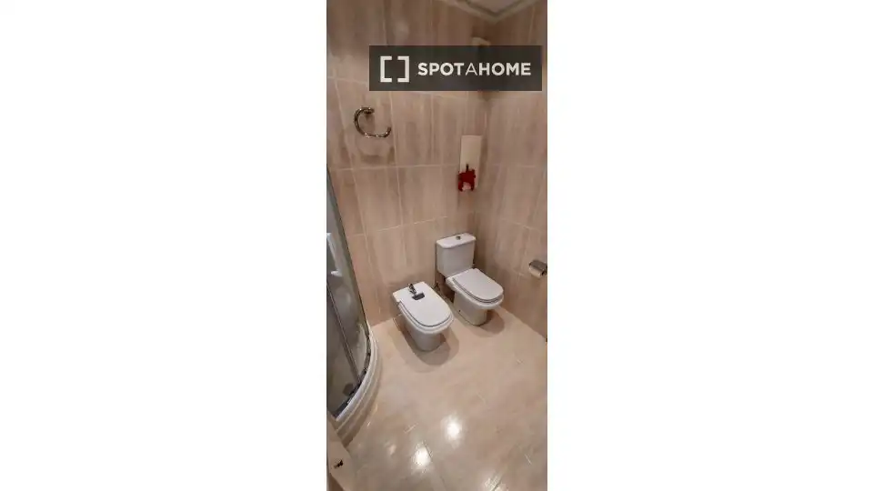 Badezimmer von Wohnung zur untervermieten in Sant Just Desvern mit Klimaanlage, Heizung und Terrasse