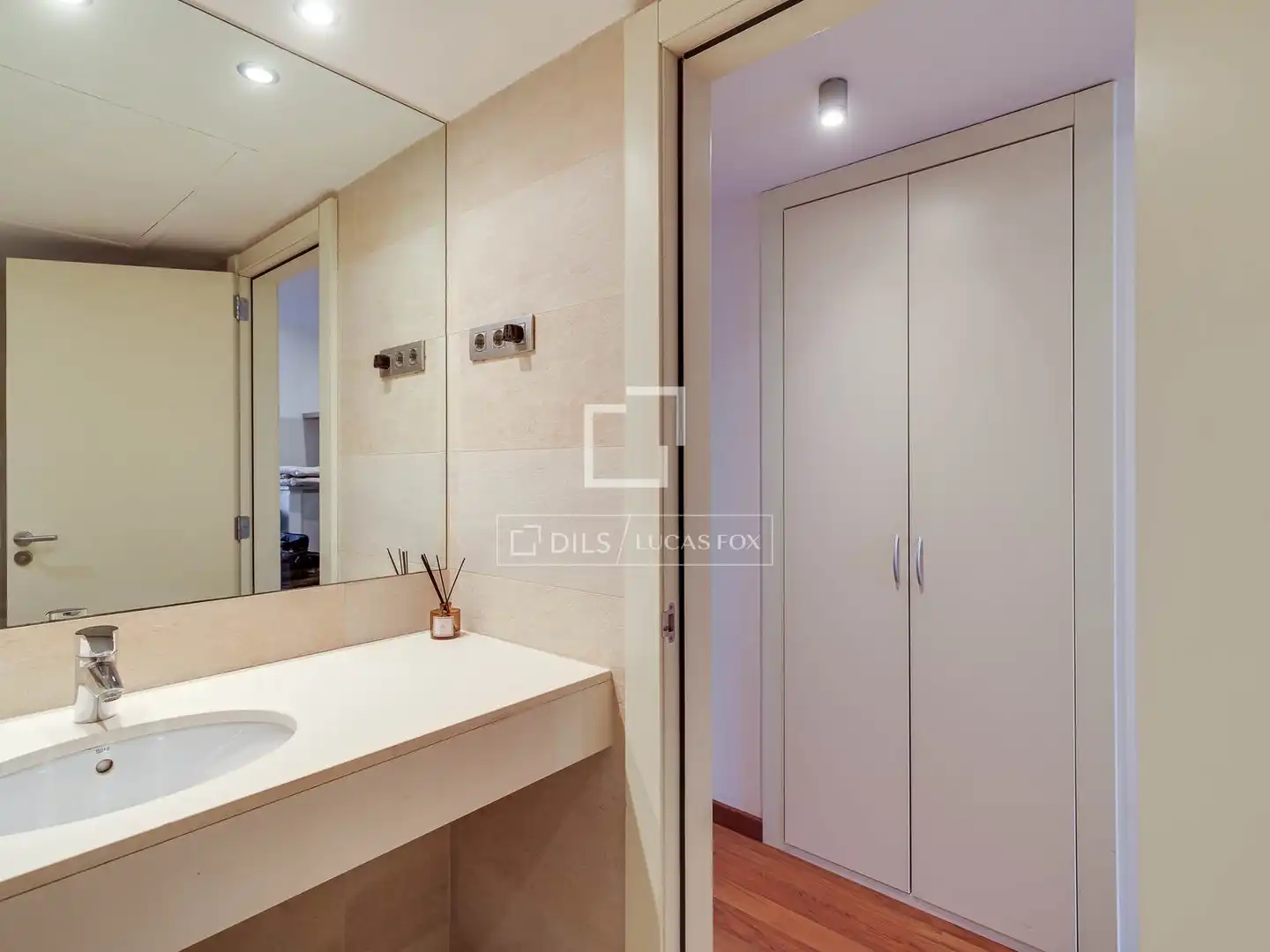 Badezimmer von Wohnung zum Verkauf in Barcelona mit Klimaanlage, Heizung und Parkett