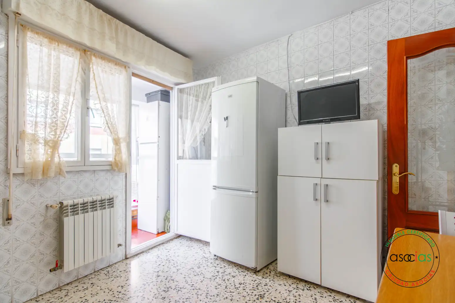 Cuina de Pis en venda en Oviedo  amb Calefacció, Parquet i Moblat