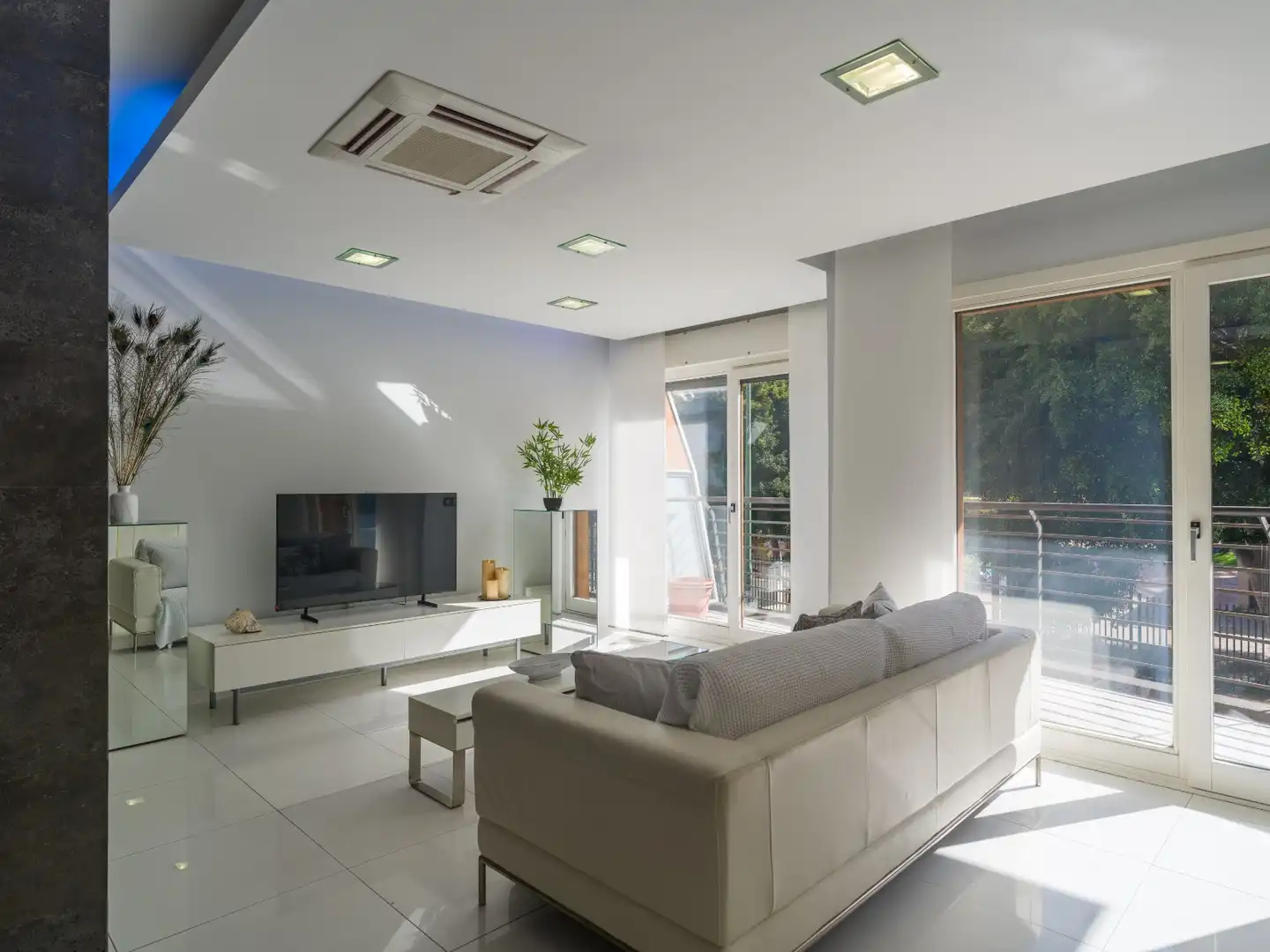 Living room of Flat for rent in Las Palmas de Gran Canaria  with Air Conditioner, Furnished and Oven