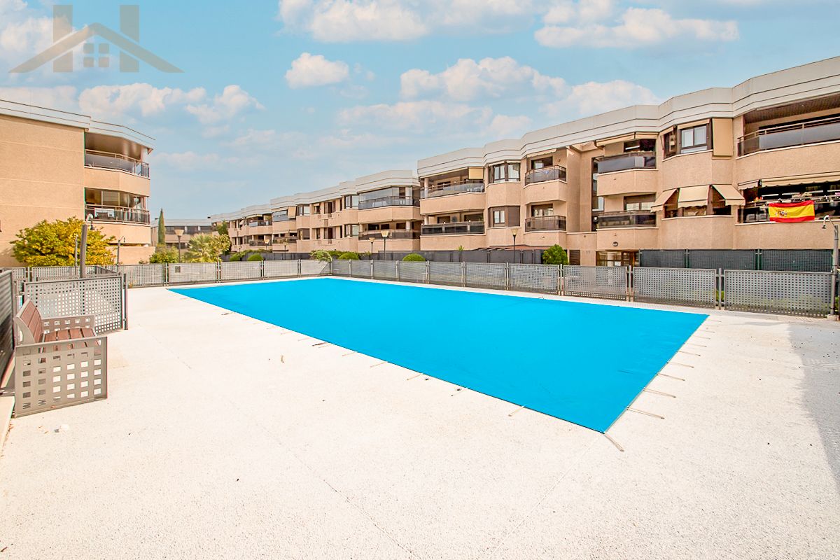 Piscina de Pis en venda en Las Rozas de Madrid amb Aire condicionat, Calefacció i Parquet