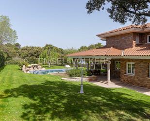 Vista exterior de Casa o xalet de lloguer en Villaviciosa de Odón amb Aire condicionat, Calefacció i Jardí privat