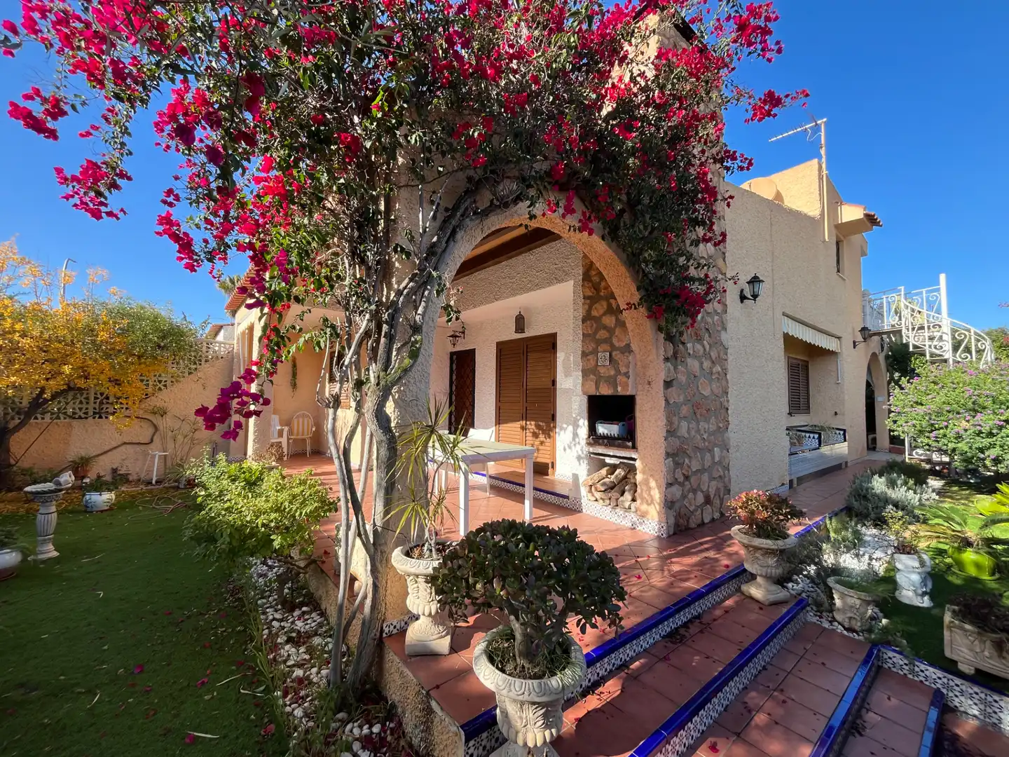 Casa amb terrassa en venda a Calle López de Ayala 31