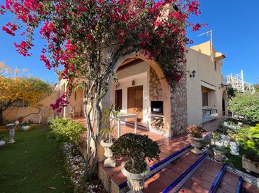 Casa amb balcó en venda a Calle López de Ayala 31