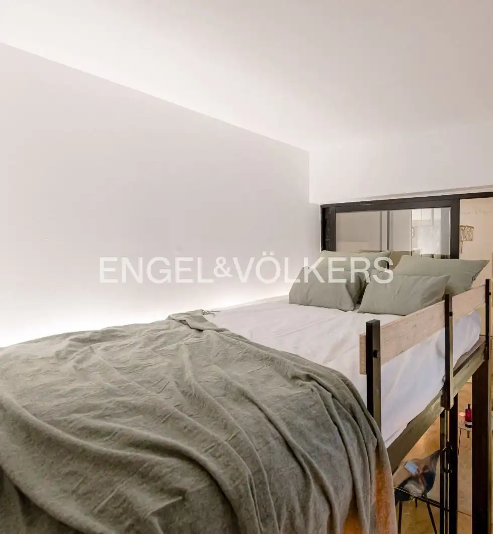 Schlafzimmer von Erdgeschoss zur Miete in Madrid mit Klimaanlage, Heizung und Möbliert