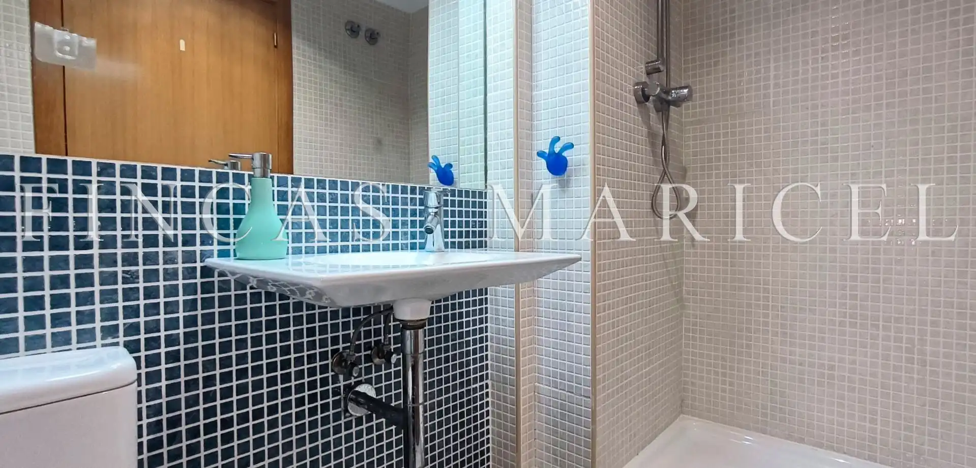 Bathroom of Flat for sale in Cubelles  with Air Conditioner, Heating and Terrace
