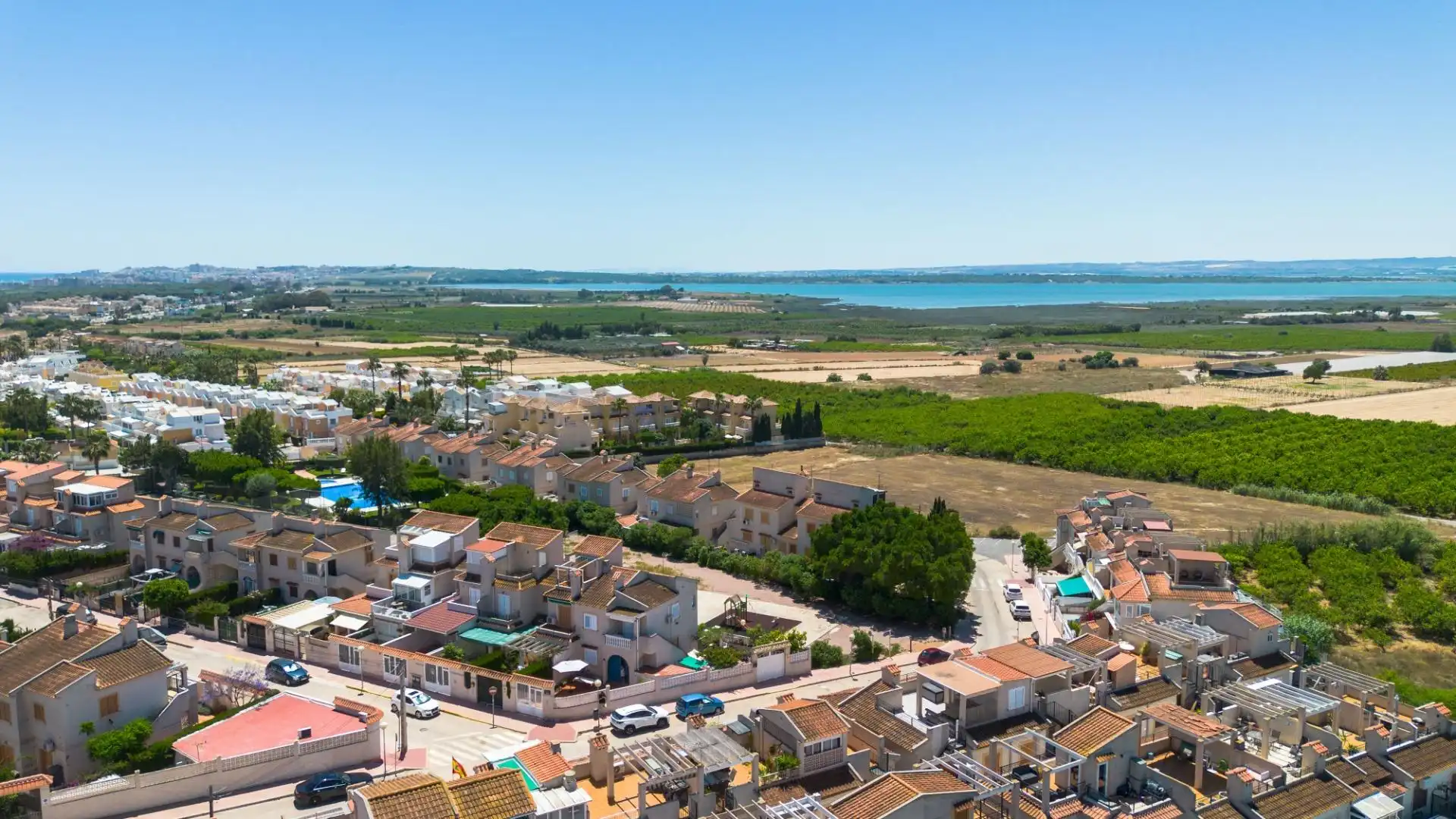 Vista exterior de Ático en venta en Guardamar del Segura con Aire acondicionado, Terraza y Piscina