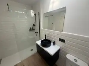 Badezimmer von Haus oder Chalet zum Verkauf in Mont-roig del Camp mit Klimaanlage, Heizung und Privatgarten
