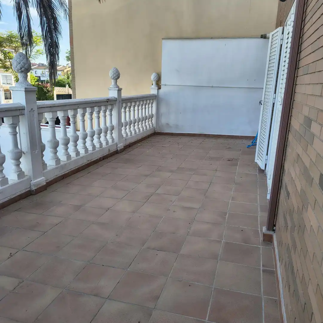 Terrassa de Casa o xalet en venda en Linares amb Piscina