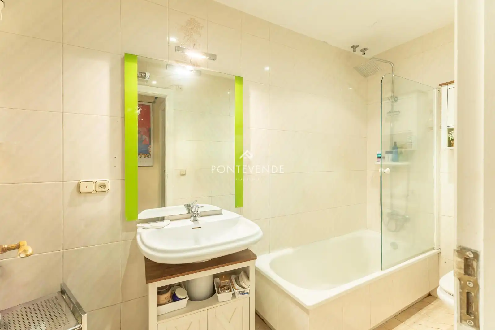 Badezimmer von Wohnung zum Verkauf in Vilagarcía de Arousa mit Heizung