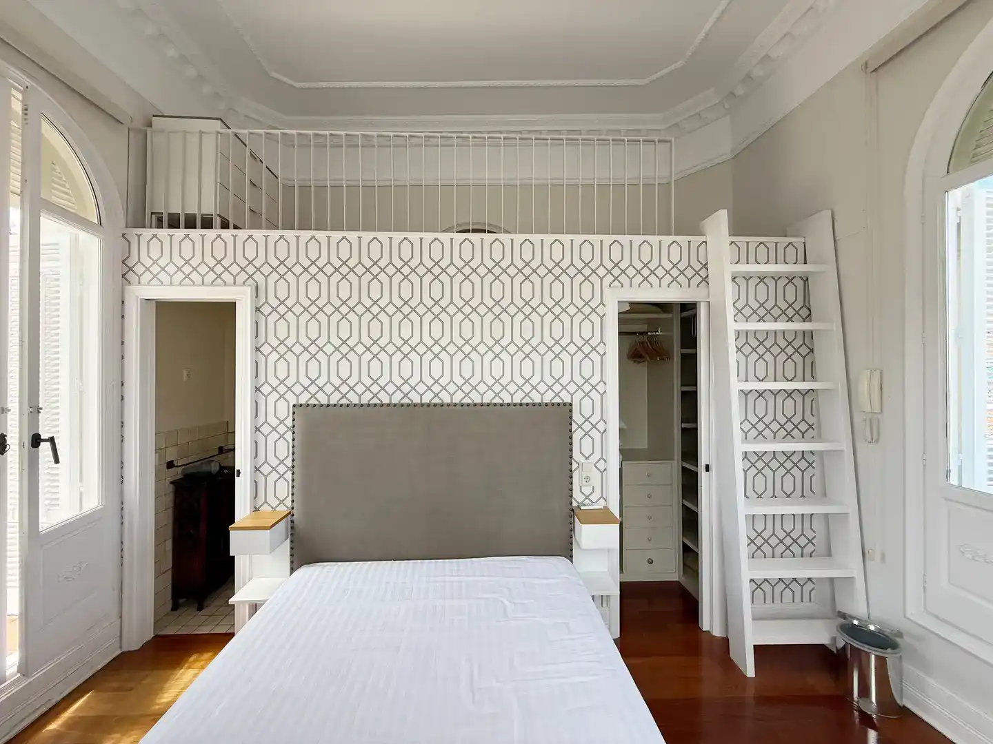Schlafzimmer von Maisonette zur Miete in  Madrid Capital mit Klimaanlage und Balkon