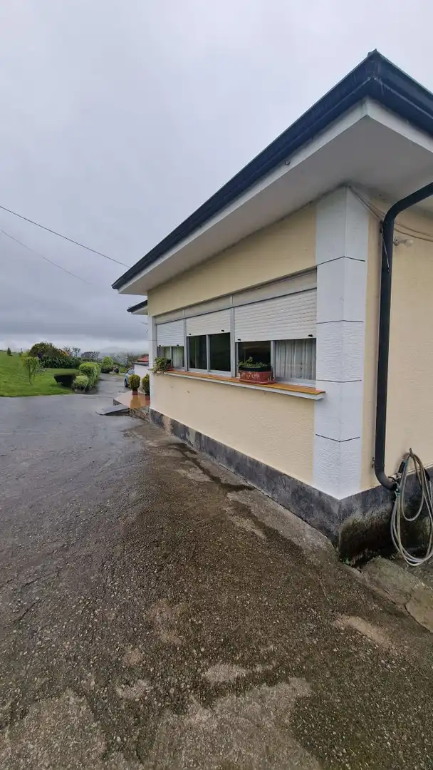 Vista exterior de Casa o chalet en venta en Miengo con Calefacción, Terraza y Trastero