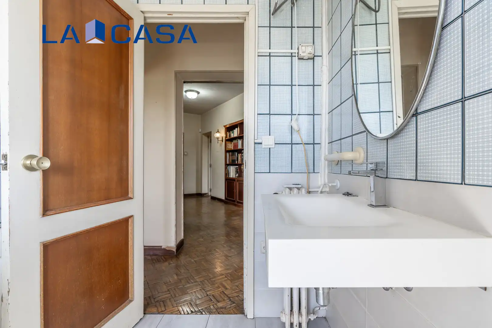 Baño de Piso en venta en Madrid con Calefacción, Terraza y Trastero