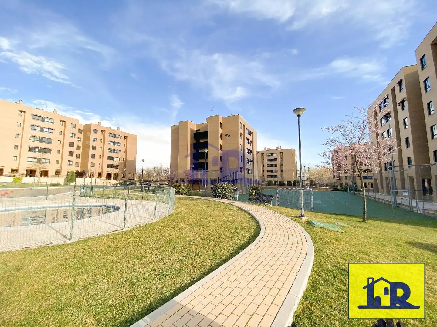 Vista exterior de Pis en venda en Cuenca amb Calefacció, Terrassa i Traster