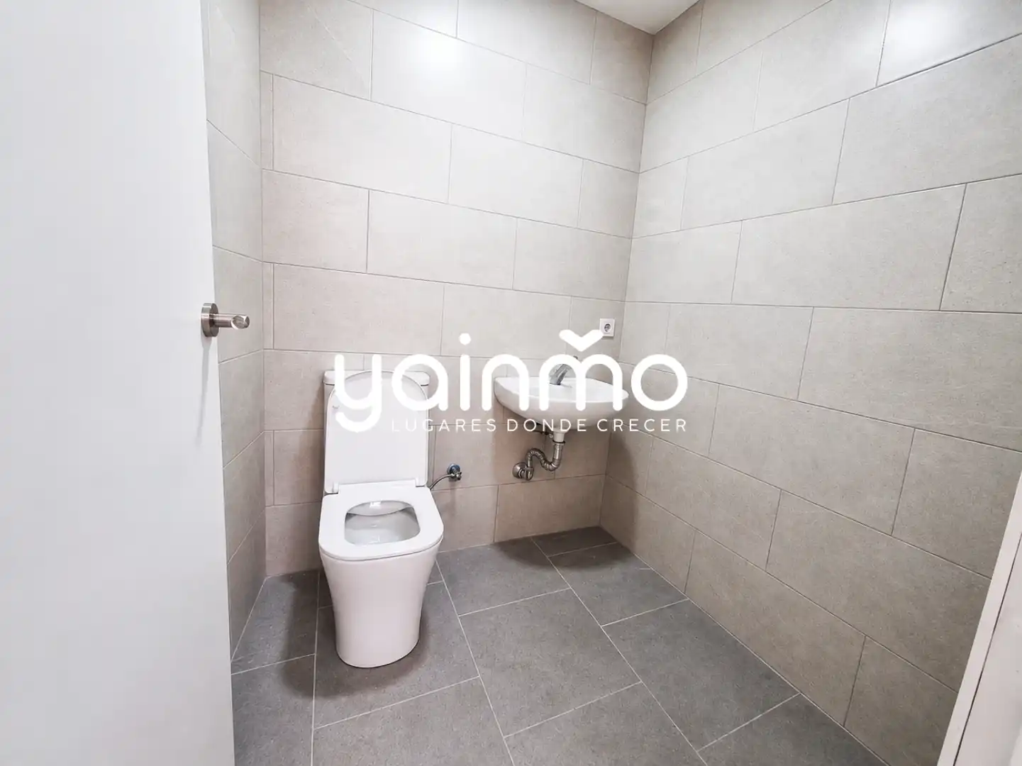 Badezimmer von Geschaftsraum zur Miete in Jaén