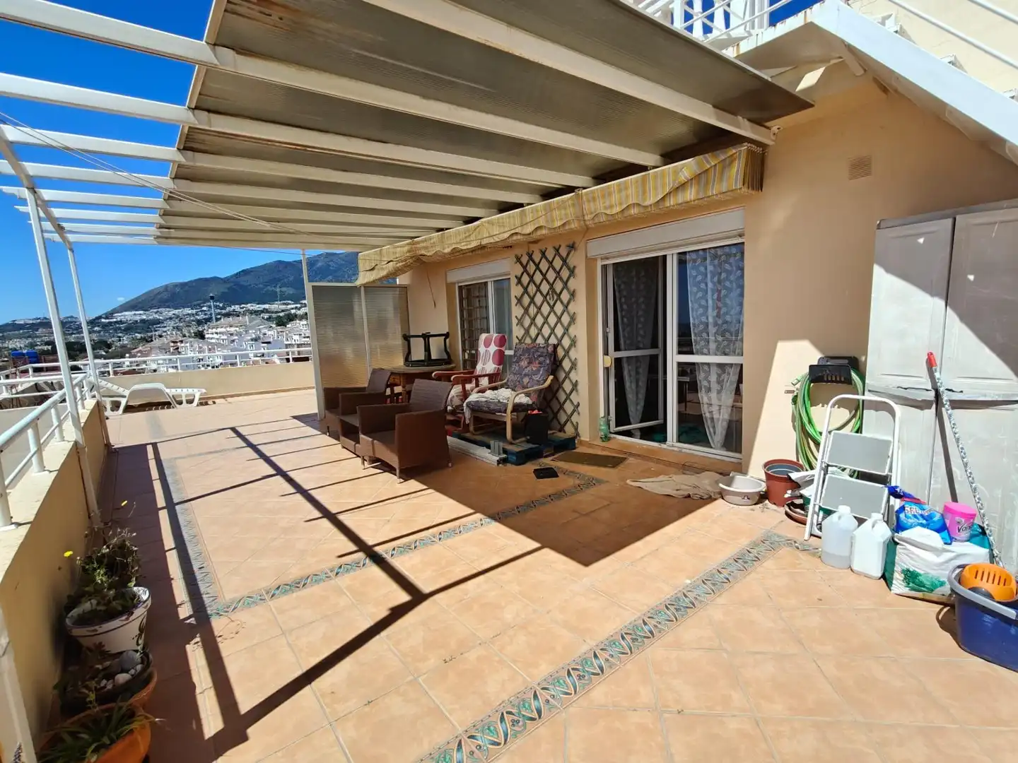Terraza de Ático de alquiler en Benalmádena con Aire acondicionado, Jardín privado y Amueblado