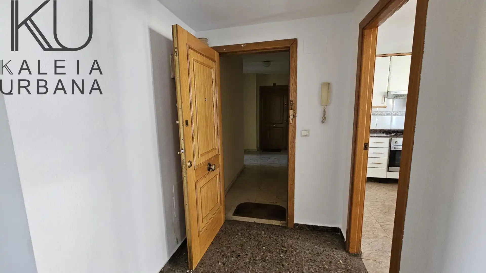 Piso en venta en Alicante / Alacant con Aire acondicionado, Terraza y Balcón