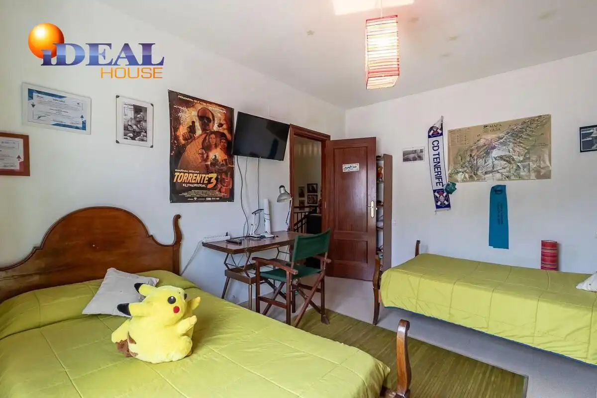 Casa aparellada amb terrassa en venda a Camino CEMENTERIO, imagen 23
