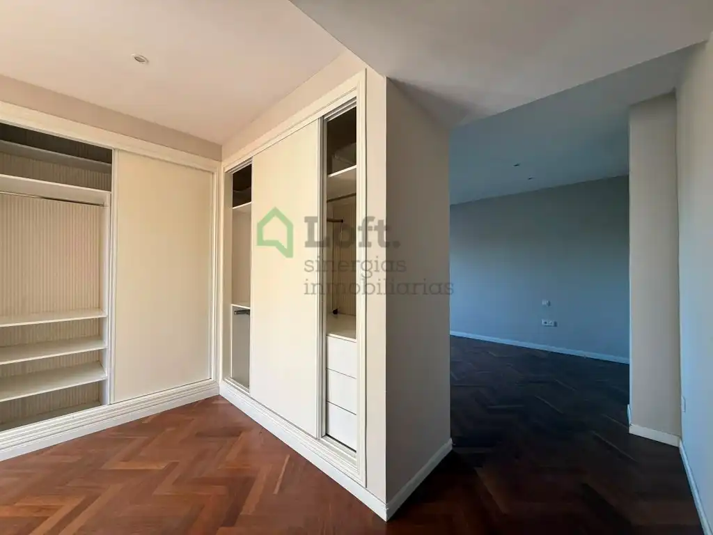 Schlafzimmer von Dachboden zur Miete in Badajoz mit Klimaanlage, Privatgarten und Terrasse