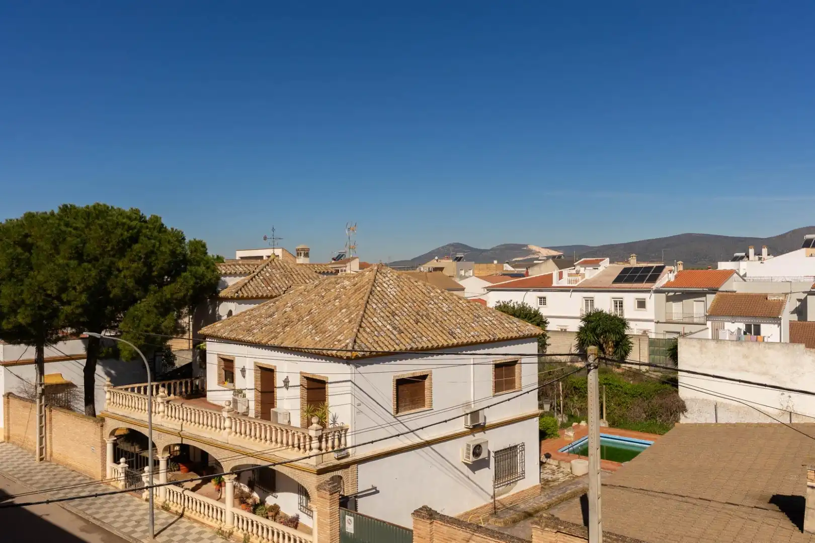 Außenansicht von Einfamilien-Reihenhaus zum Verkauf in La Roda de Andalucía mit Heizung, Abstellraum und Balkon