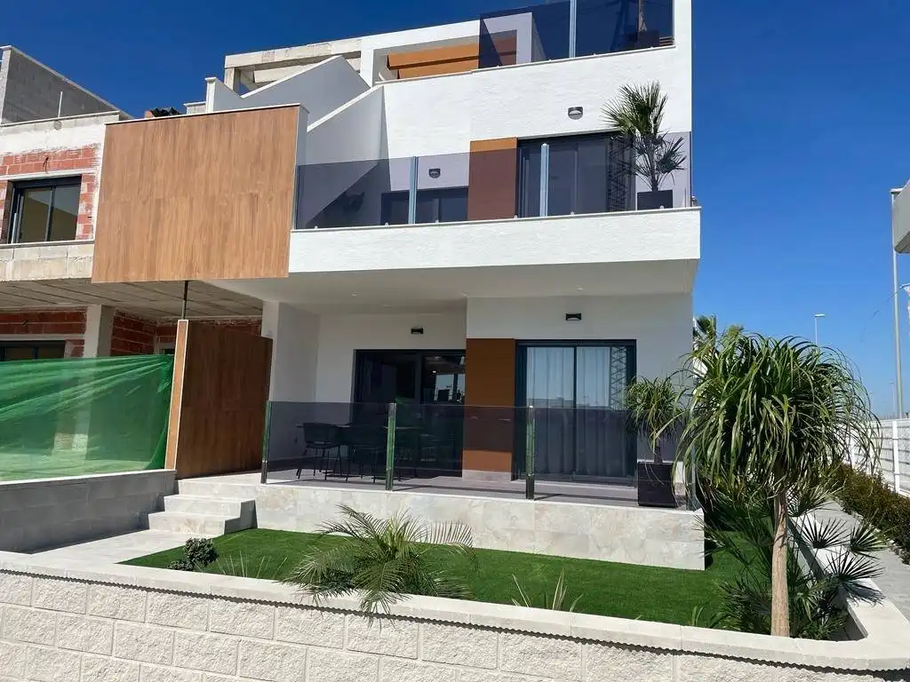 Baixos amb piscina en venda a Pilar de la Horadada ciudad