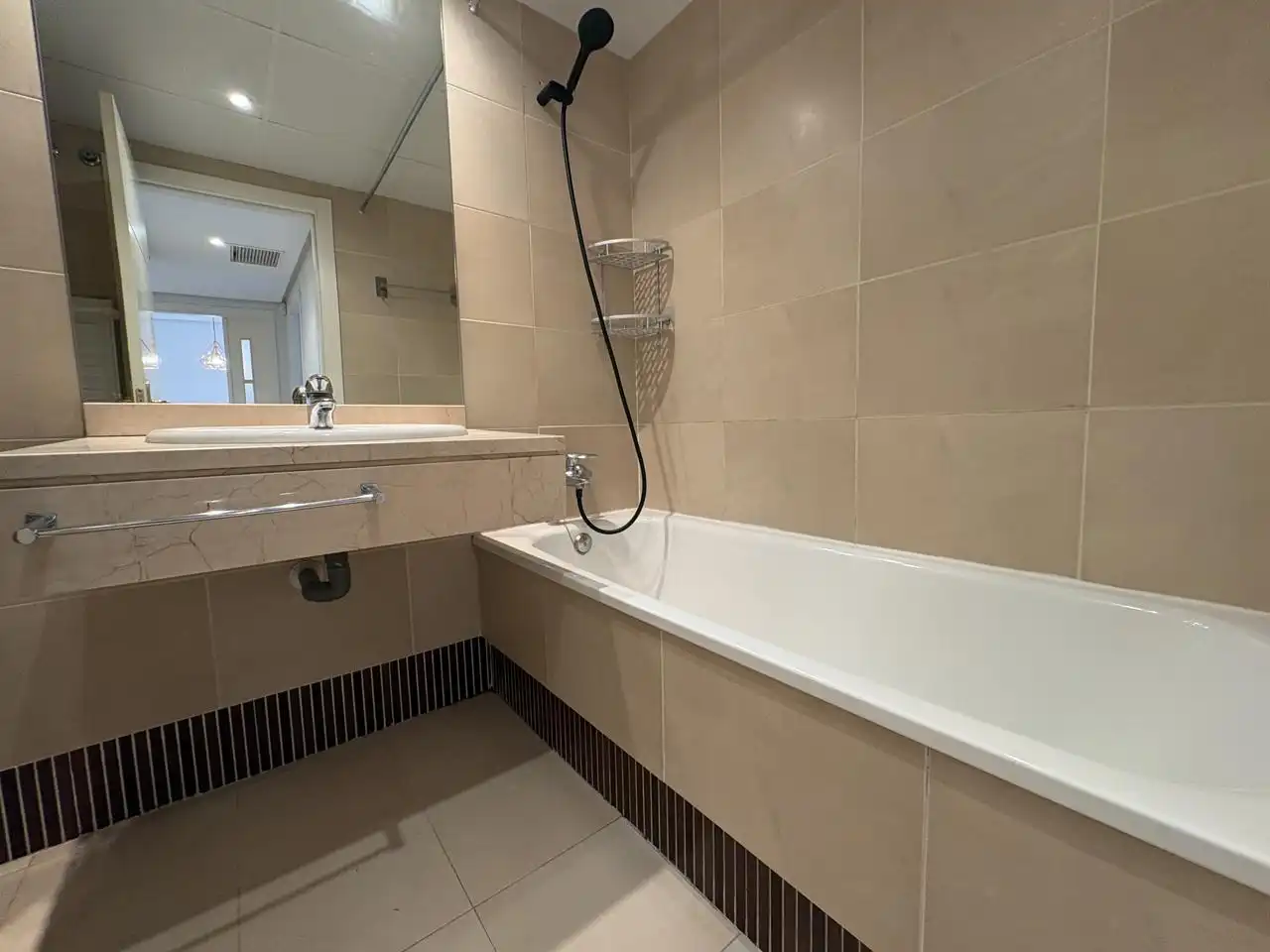 Badezimmer von Wohnung zur Miete in Madrid mit Klimaanlage, Heizung und Parkett