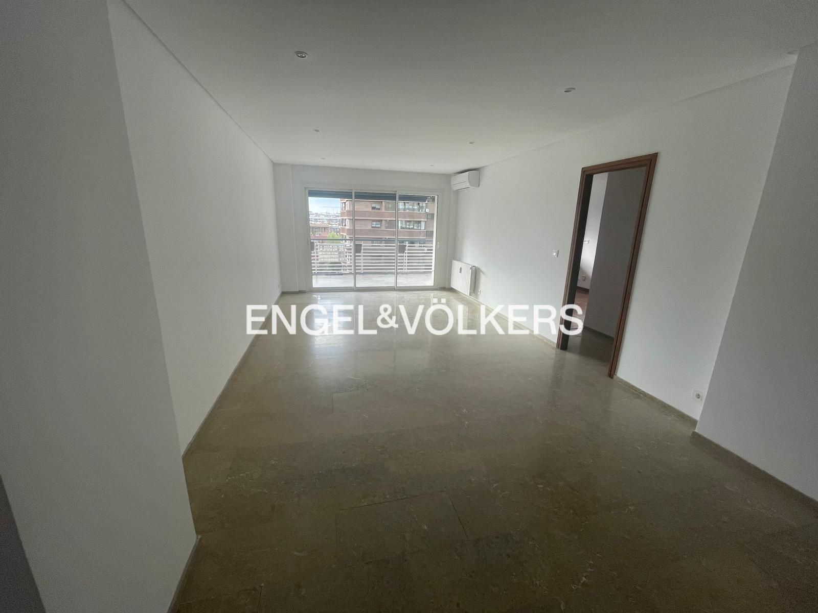 Living room of Apartment to rent in  Madrid Capital  with Air Conditioner, Heating and Private garden