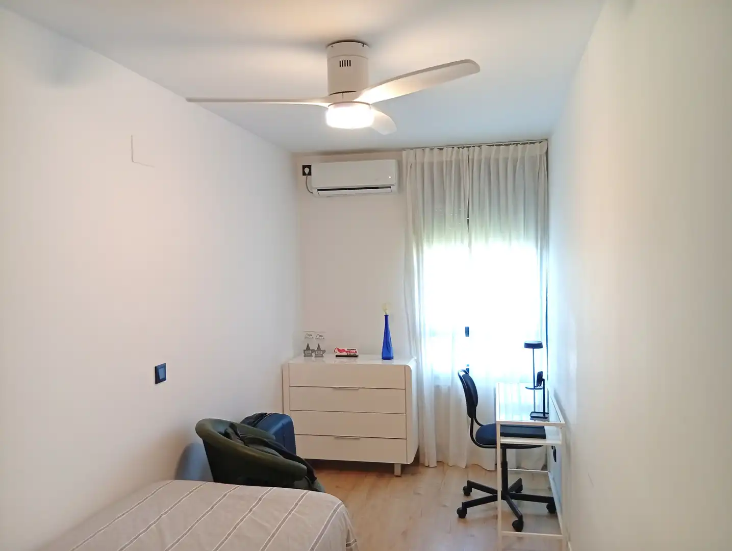 Bedroom of Flat for sale in Madrid  with Air Conditioner, Heating and Storage room