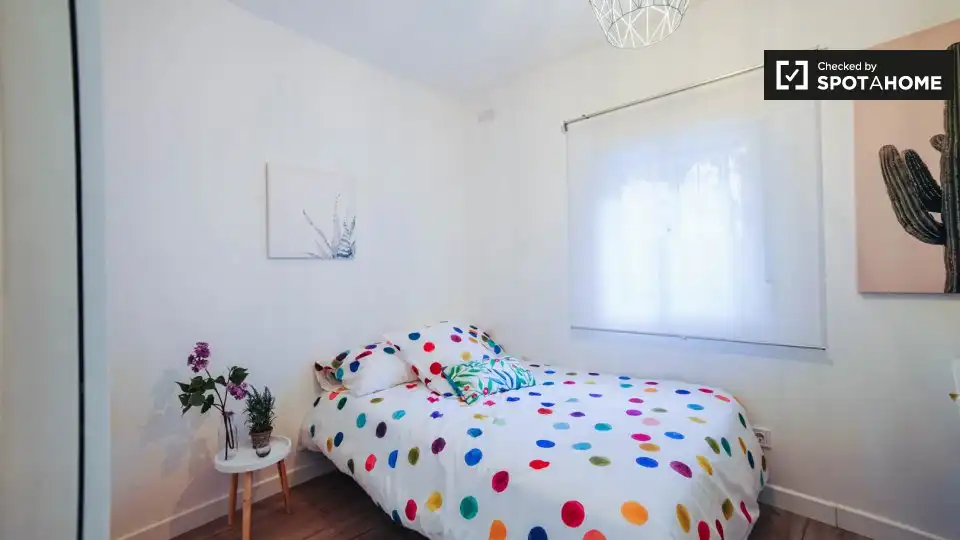 Bedroom of Flat for share in Madrid  with Air Conditioner, Heating and Terrace