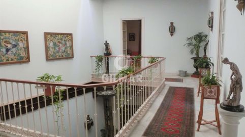 Casa palacio construida a finales del siglo XVIII y totalmente rehabilitada en el año 2003. Mármol y baldosa hidráulica antiguas c