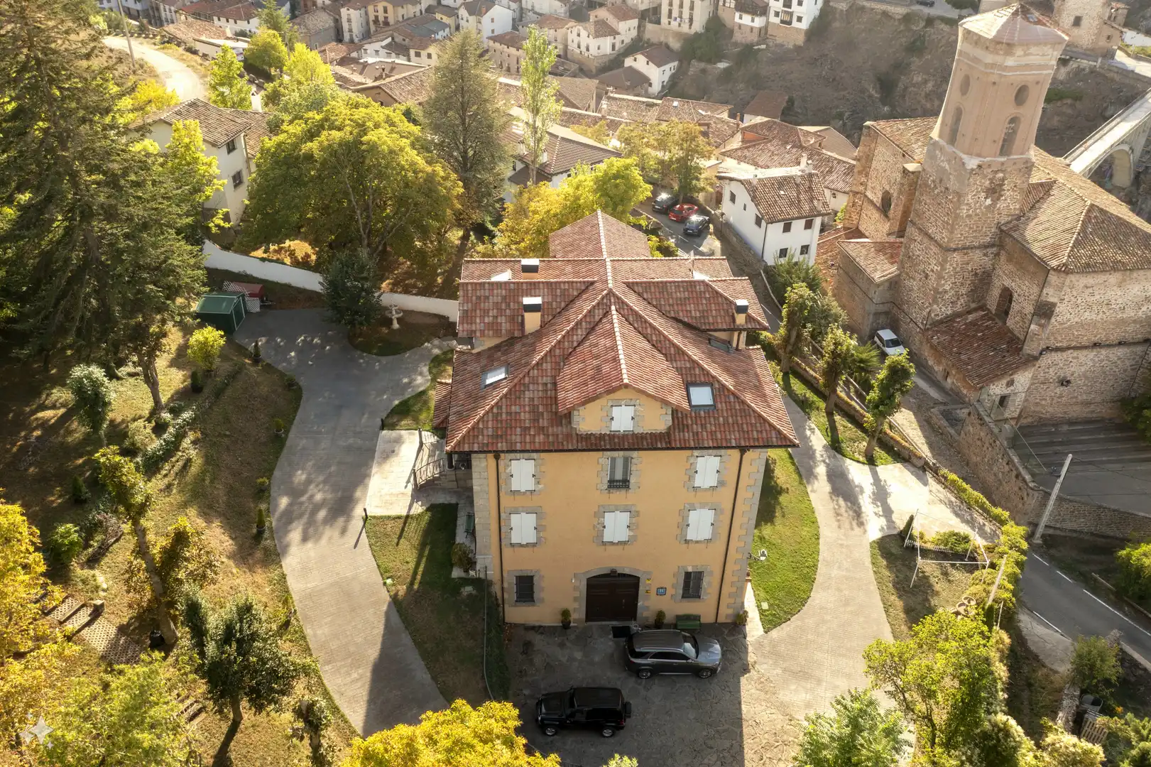Gebäude zur Miete in Calle Enrique de la Riva, Ortigosa de Cameros