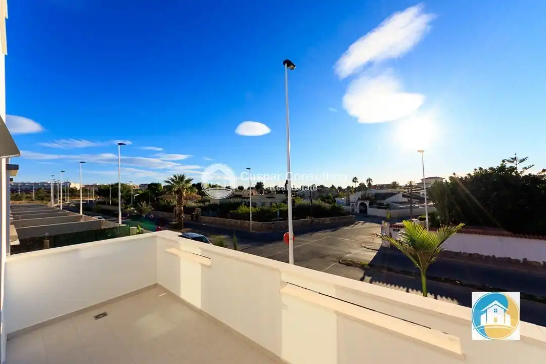 Vista exterior de Dúplex en venda en Pilar de la Horadada amb Aire condicionat, Calefacció i Jardí privat