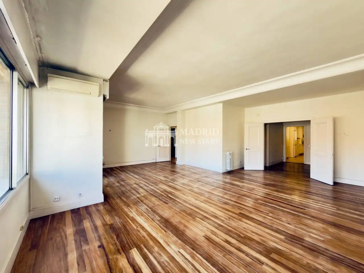 Schlafzimmer von Wohnung zum Verkauf in Madrid mit Klimaanlage, Heizung und Terrasse