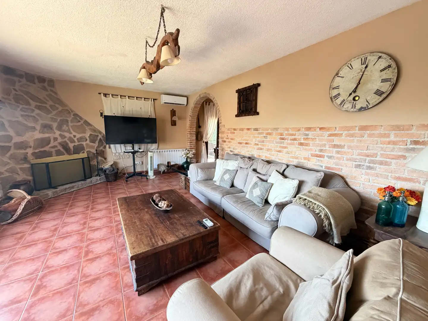 Sala de estar de Casa o chalet en venta en El Tiemblo  con Aire acondicionado, Calefacción y Jardín privado