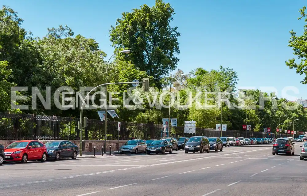 Vista exterior de Apartamento de alquiler en Madrid con Calefacción