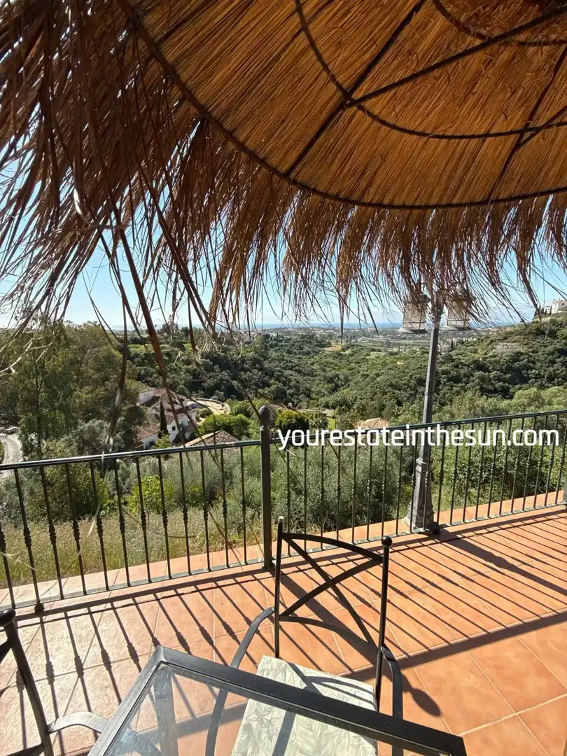 Vista exterior de Local en venda en Benahavís amb Aire condicionat i Terrassa