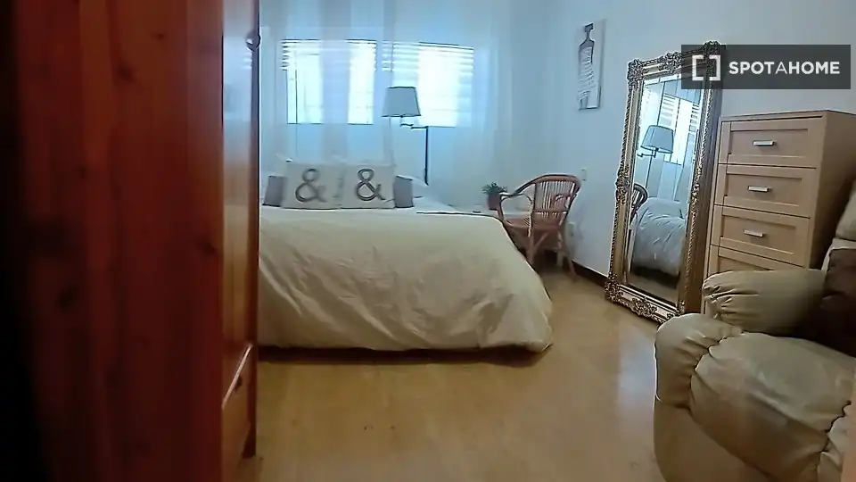 Schlafzimmer von Wohnung zur Miete in Madrid mit Klimaanlage, Heizung und Möbliert