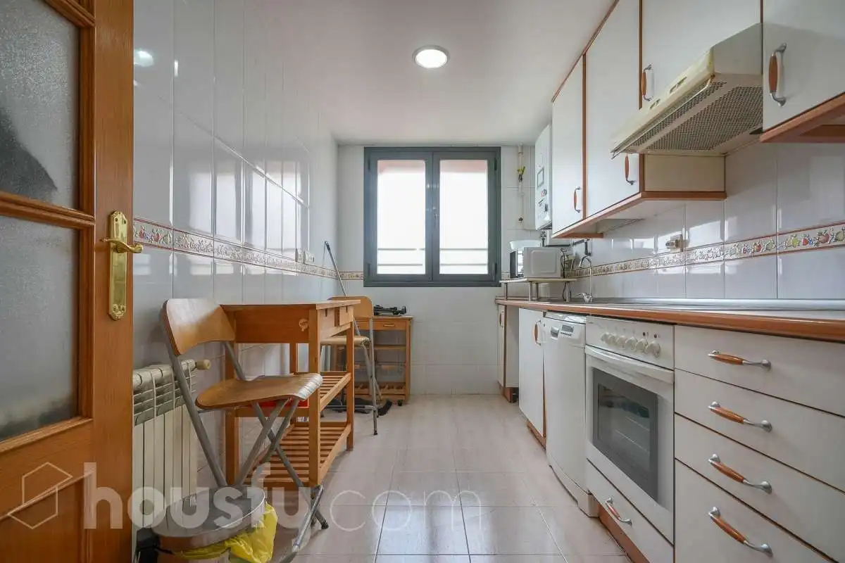 Kitchen of Flat for sale in Madrid  with Air Conditioner, Heating and Private garden