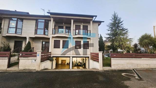 Casa adosada en Venta en Rúa Puente Noalla en San Cibrao das Viñas