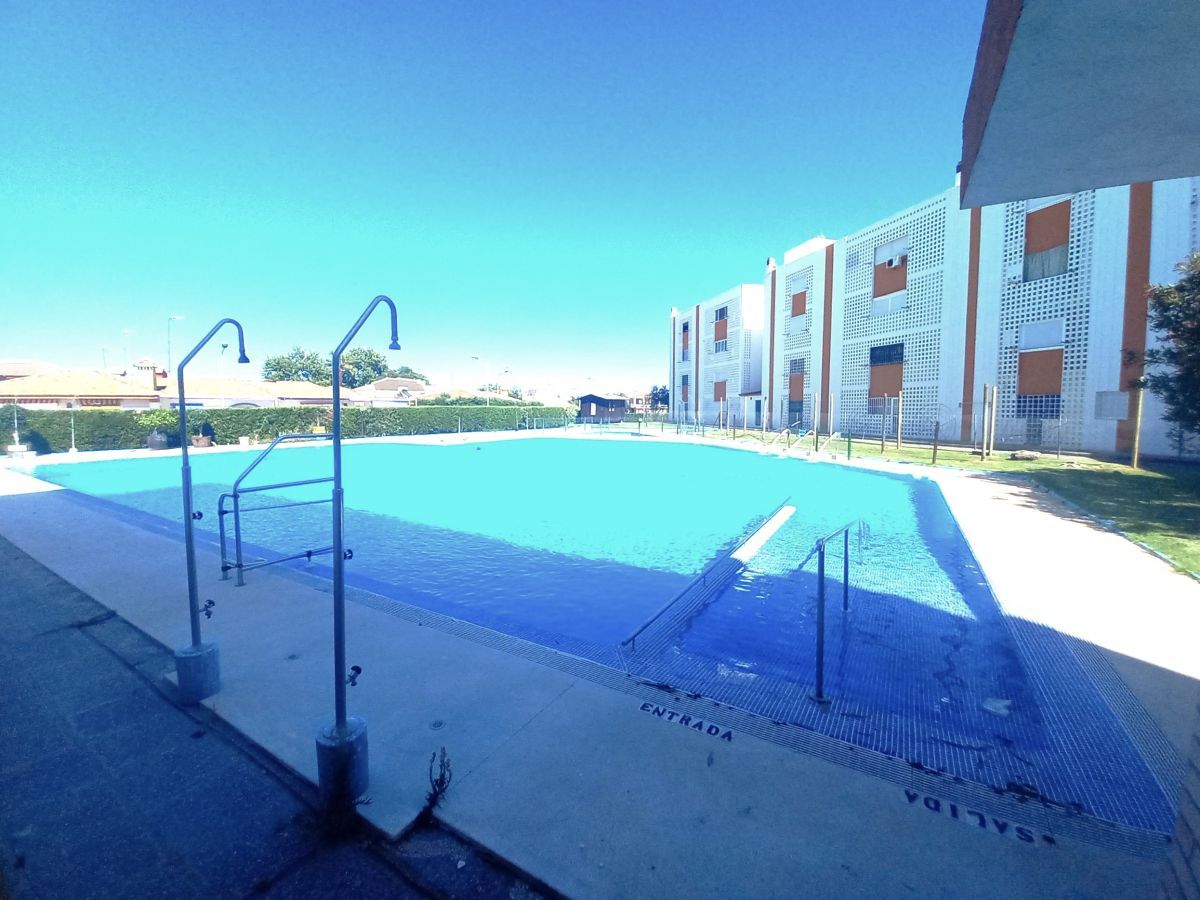Piscina de Apartament en venda en Almonte amb Moblat i Piscina comunitària