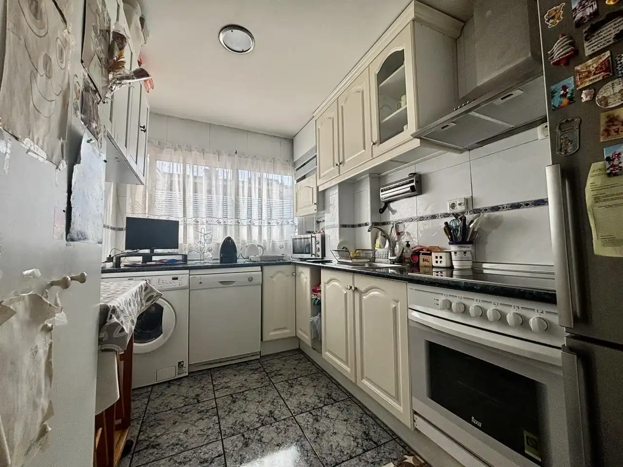 Kitchen of Flat for sale in Zaragoza  with Air Conditioner, Heating and Balcony